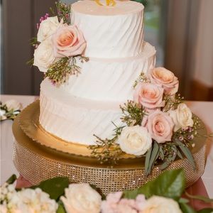 Wedding Cake Stand (Holds 150 lbsDecorative Centerpiece(18'' Round, Soft Gold)